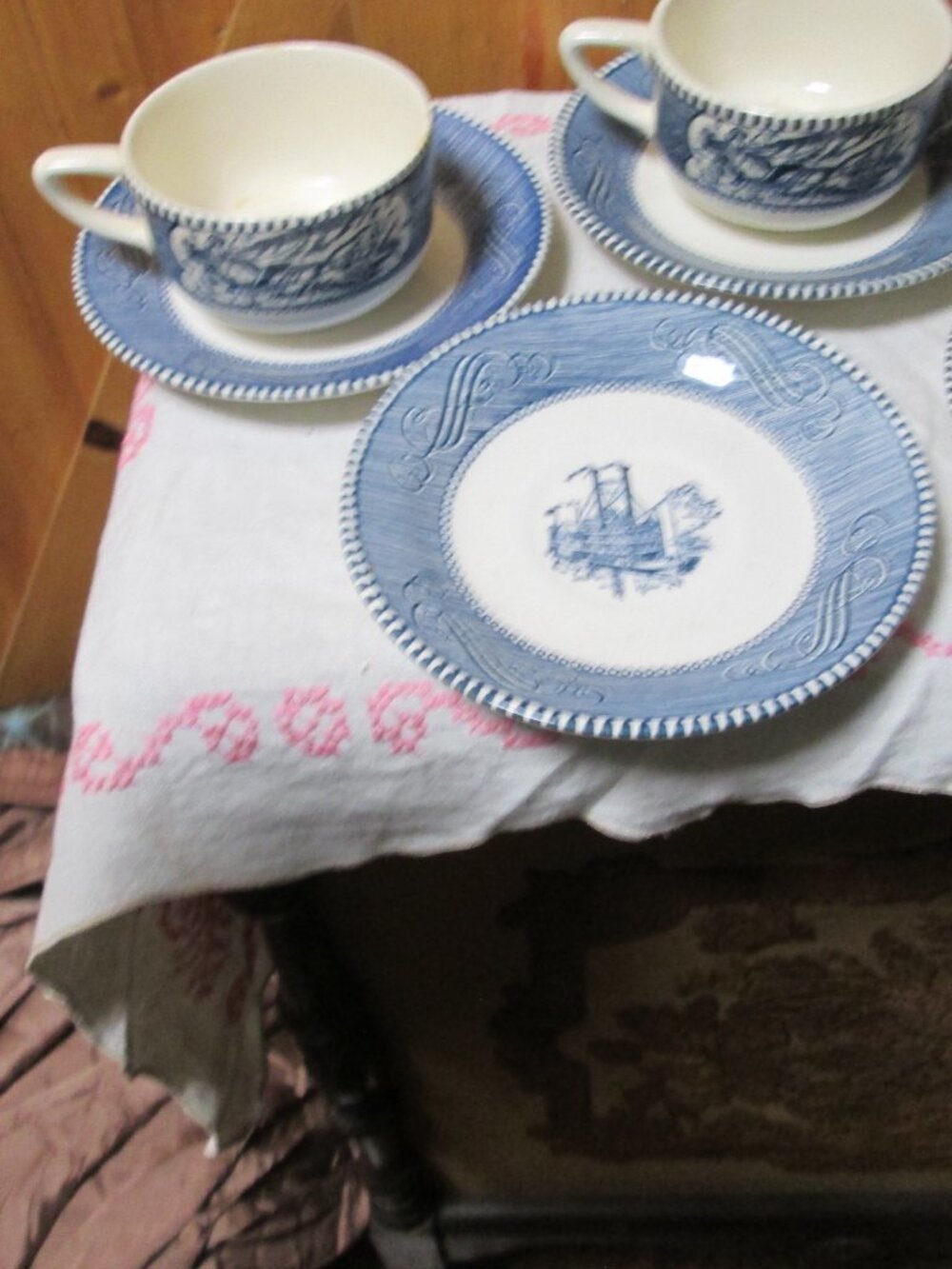 Currier Ives 4 sets cups saucers  Farmhouse cottage core cups saucers - Picture 4 of 5